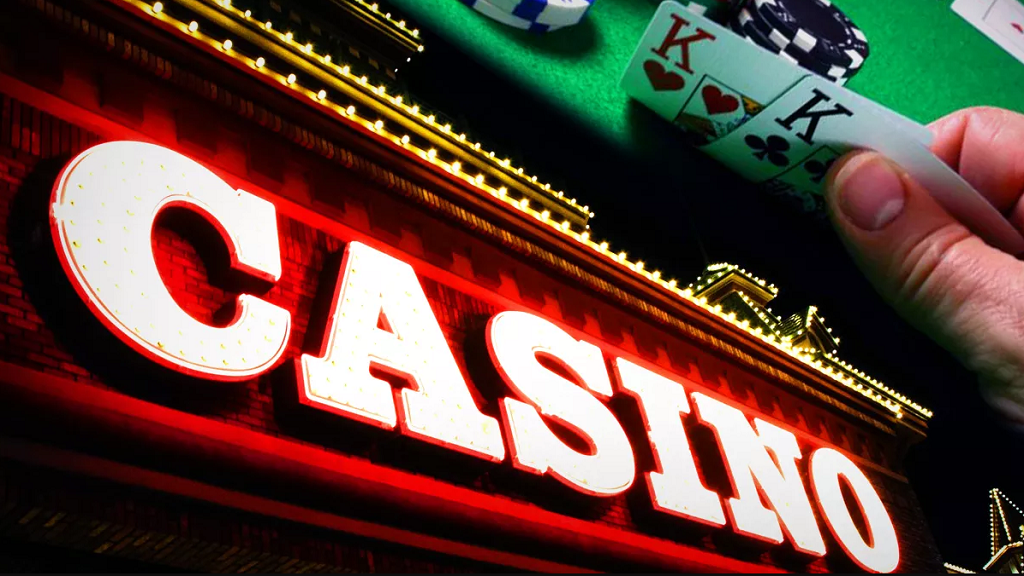 Bagaimana Kasino Menghasilkan Uang dari Poker?